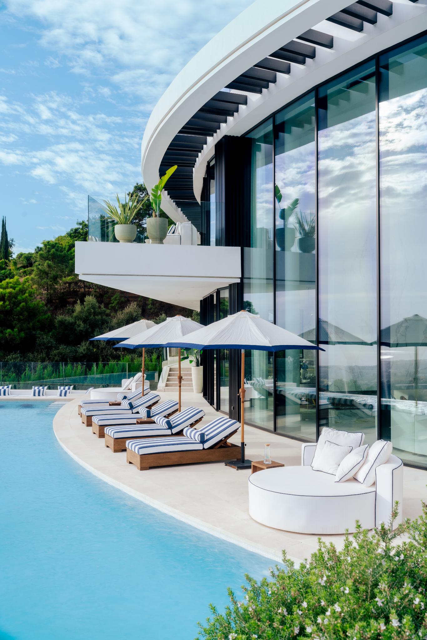 15 Bedroom Villa for Sale in Benahavís