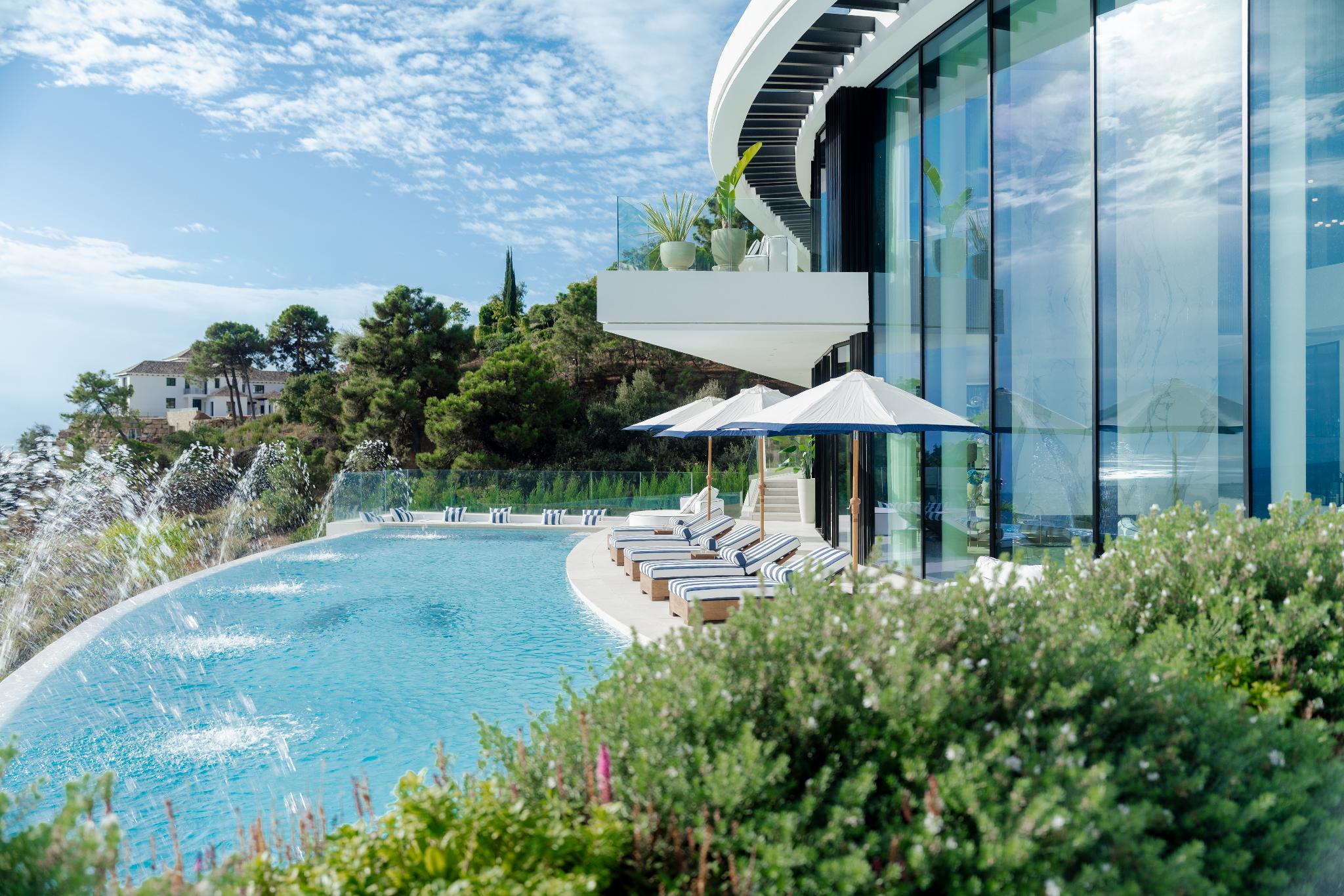 15 Bedroom Villa for Sale in Benahavís