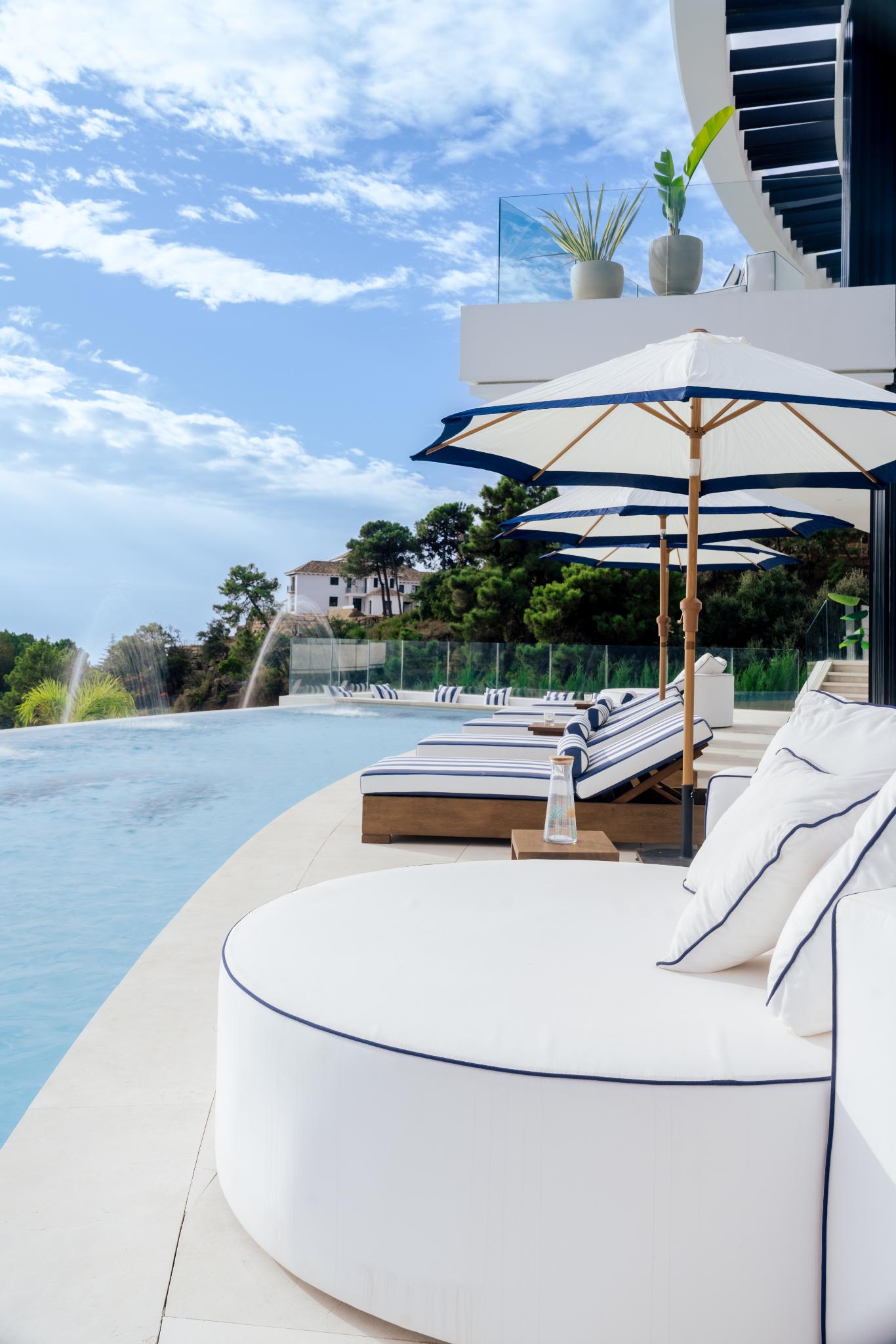 15 Bedroom Villa for Sale in Benahavís