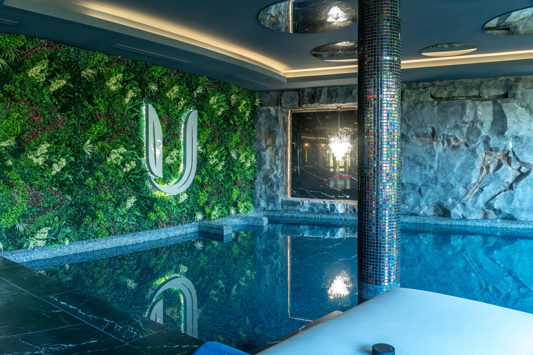 15 Bedroom Villa for Sale in Benahavís