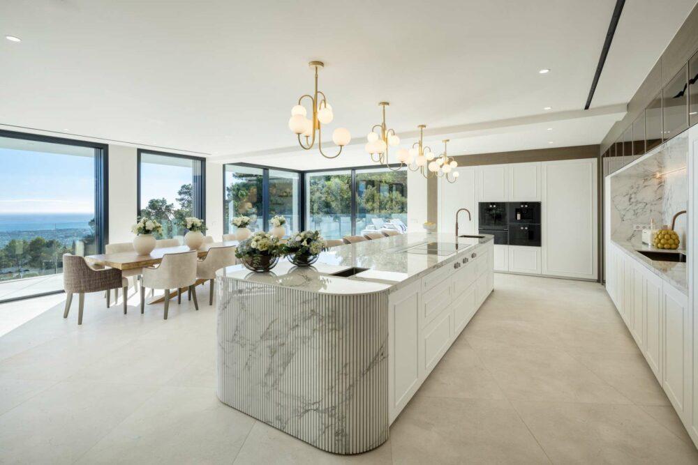 15 Bedroom Villa for Sale in Benahavís